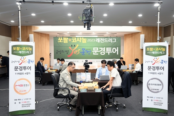 적지에서 웃었다 